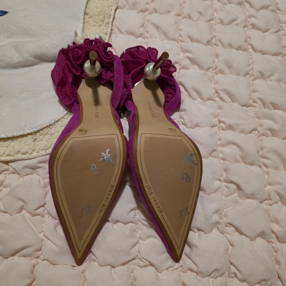 Giani Bernini Fuchsia Ruffle Heels